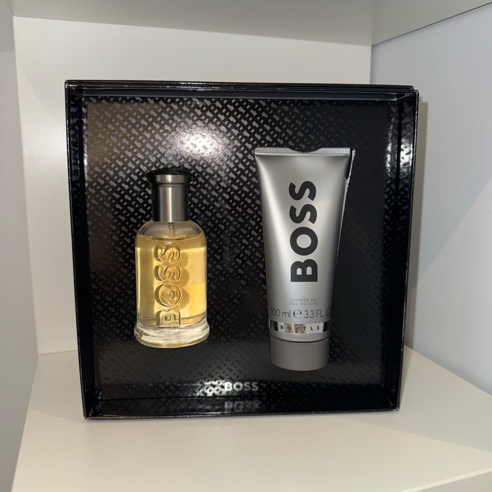 BOSS Bottled Gift Set for Men (Eau de Toilette 50ml & Shower Gel 100ml)